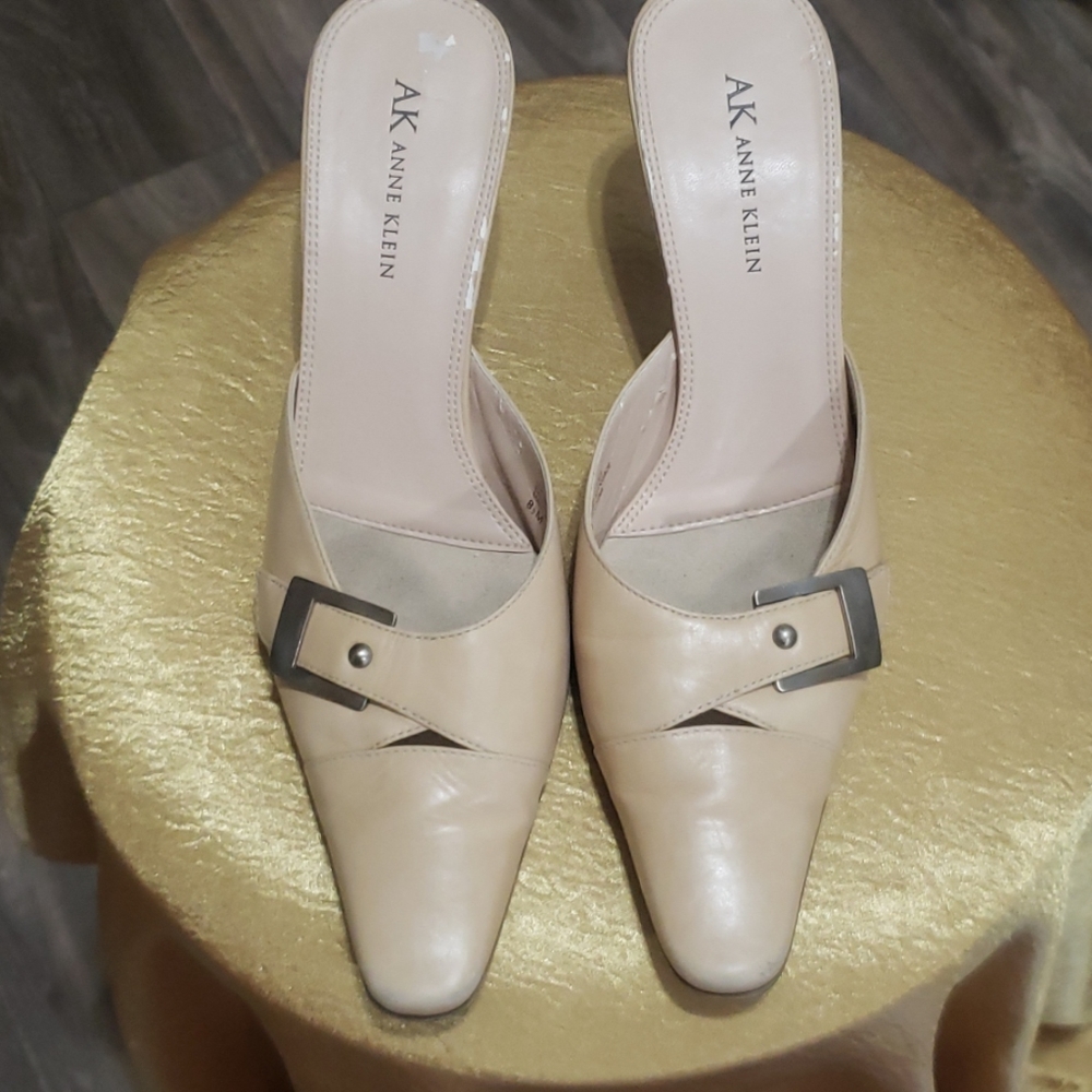 Anne Klein vintage point toe leather heels 8.5